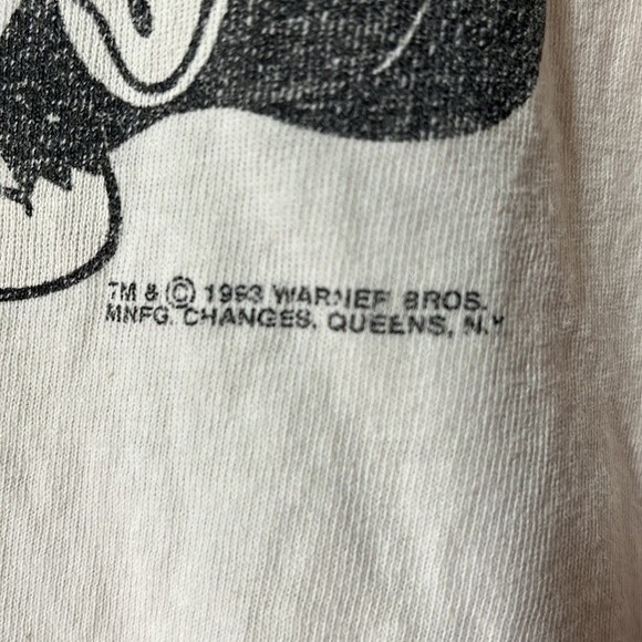 VTG 1983 loony tunes T shirt shirt does have some stains since it’s 40 yrs Old - Picture 2 of 3